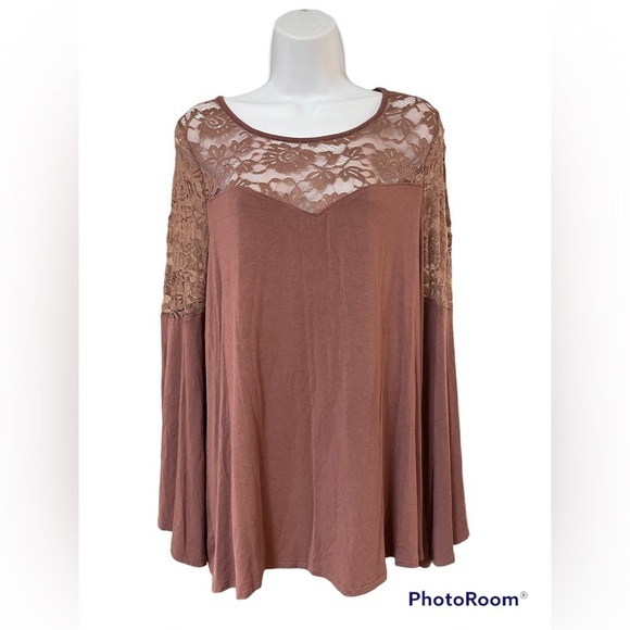 Torrid Lace Inset Bell Sleeve Top Size 0 - Picture 3 of 7